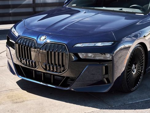 Used 2025 BMW 760i xDrive w/ Executive Package AWD/4WD image 6