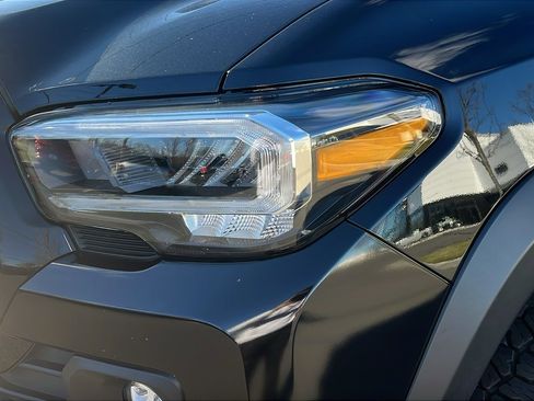 Used 2023 Toyota Tacoma TRD Off-Road image 7