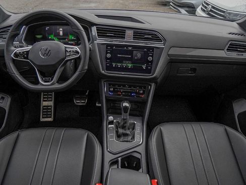 Used 2024 Volkswagen Tiguan SE R-Line image 22