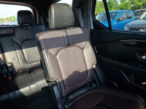 Used 2025 Honda Pilot Black Edition image 20