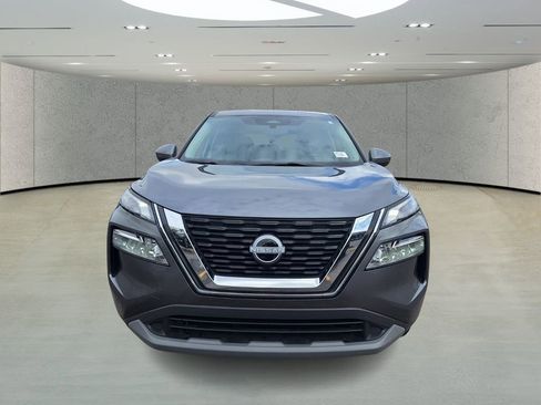 Used 2023 Nissan Rogue SV image 2