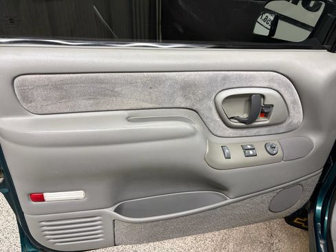 Used 1998 Chevrolet Silverado 2500 2WD Extended Cab w/ Preferred Equipment Group 2 image 13