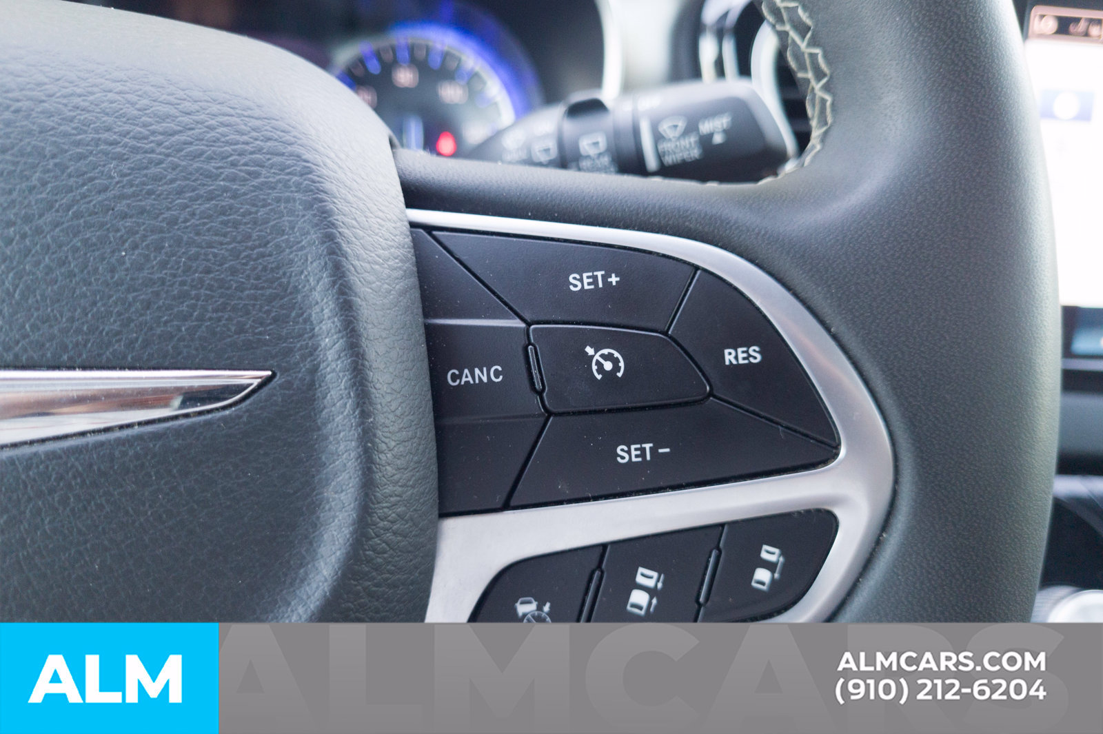 Used 2023 Chrysler Pacifica Touring-L FWD image 10