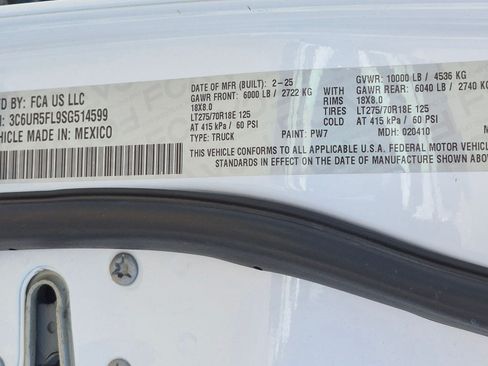 Used 2025 RAM 2500 Laramie AWD/4WD image 33