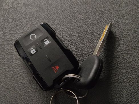 Used 2019 Chevrolet Colorado W/T RWD image 32