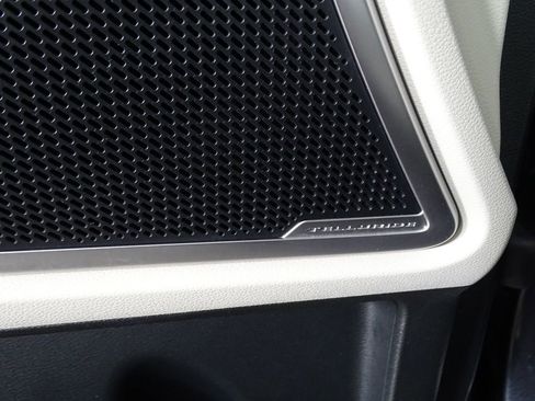 Used 2024 Kia Telluride EX w/ EX Captain's Chair Package image 19