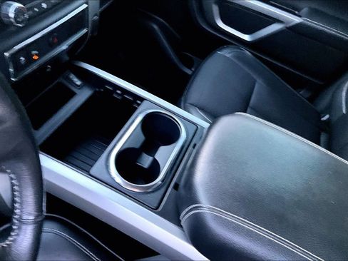 Used 2016 Nissan Titan SL image 17