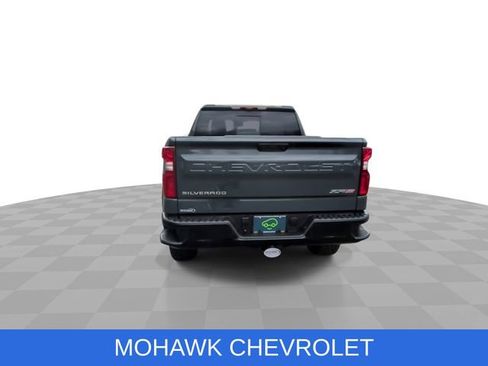 Used 2025 Chevrolet Silverado 1500 ZR2 w/ Technology Package image 8