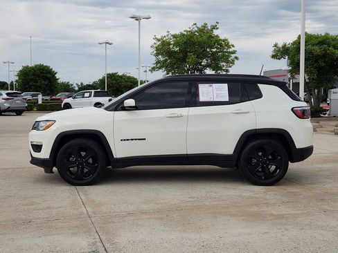 Used 2021 Jeep Compass Latitude FWD image 4