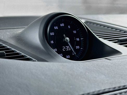 Certified 2025 Porsche Cayenne Coupe AWD/4WD image 16