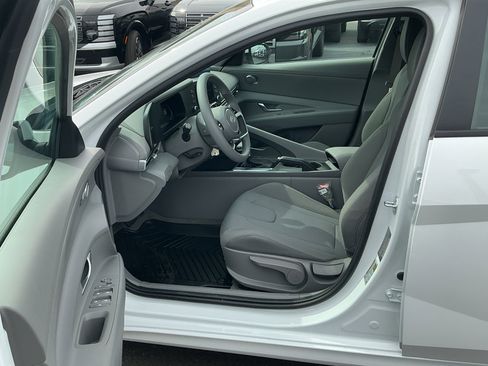 New 2026 Hyundai Elantra SE FWD image 11