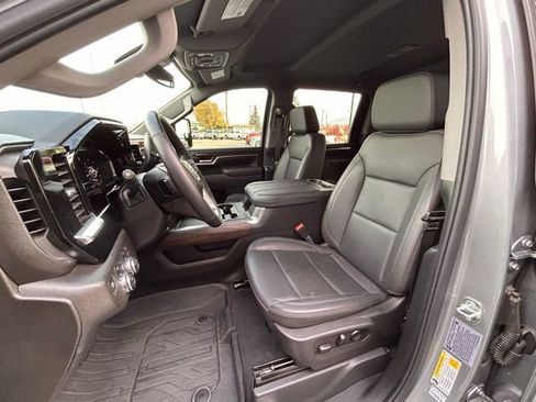 Used 2025 GMC Sierra 3500 SLT w/ SLT Premium Package image 30