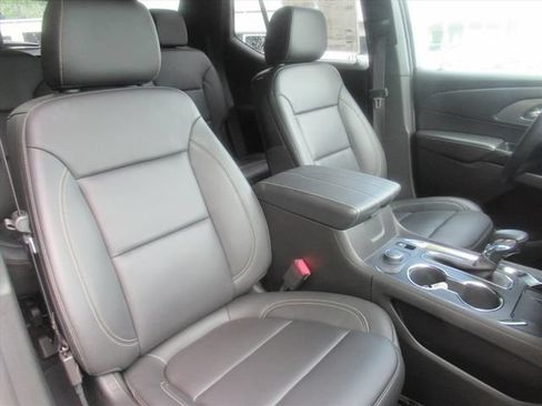 Used 2023 Chevrolet Traverse LT w/ LT Premium Package AWD/4WD image 9