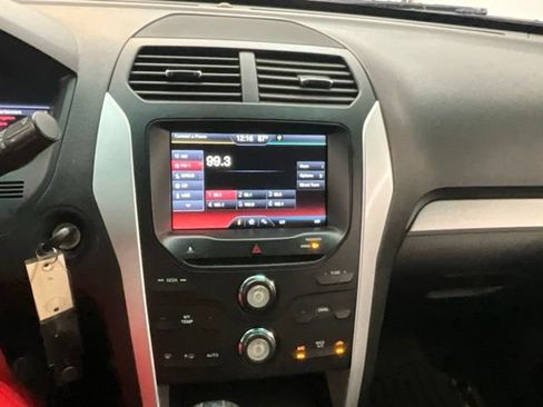 Used 2015 Ford Explorer XLT w/ Equipment Group 202A AWD/4WD image 10