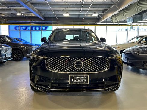 Certified 2025 Volvo XC90 B6 Plus image 6