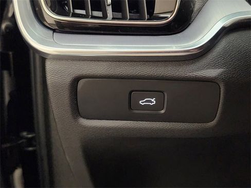 Used 2024 Volvo S60 B5 Core image 22