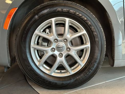 Used 2022 Chrysler Pacifica Touring-L FWD image 26
