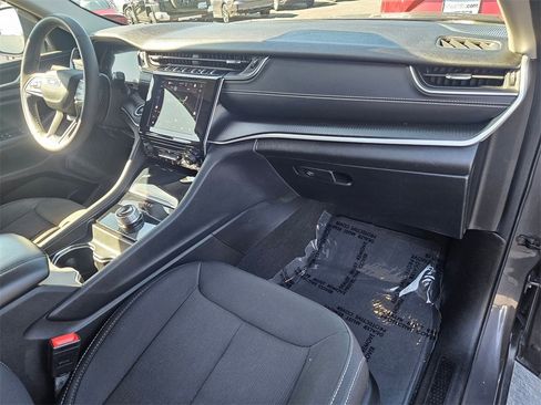 Used 2023 Jeep Grand Cherokee L Laredo image 36