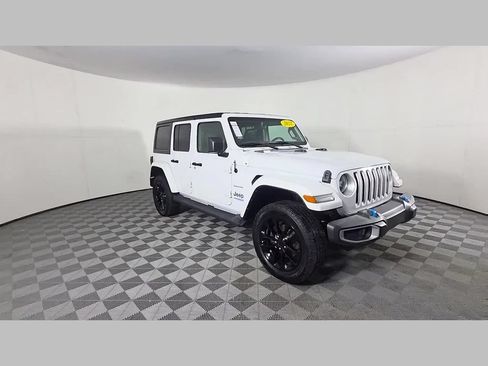 Used 2022 Jeep Wrangler Unlimited Sahara AWD/4WD image 34