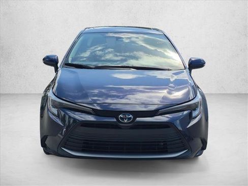 Used 2024 Toyota Corolla XLE FWD image 2