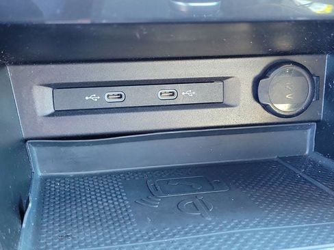 Certified 2022 Volkswagen Tiguan SE R-Line FWD image 28