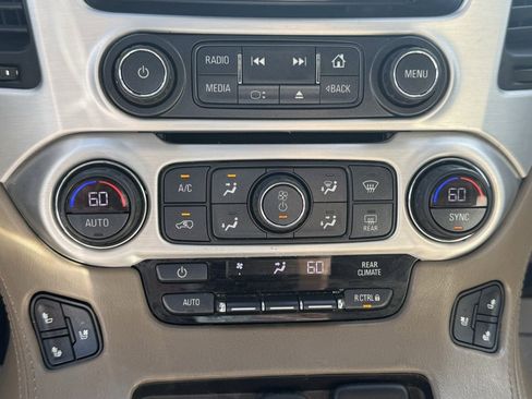 Used 2020 GMC Yukon XL SLT w/ Premium Edition image 28