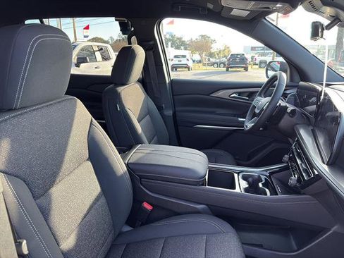 New 2026 Chevrolet Traverse LT w/ Driver Confidence Package image 9