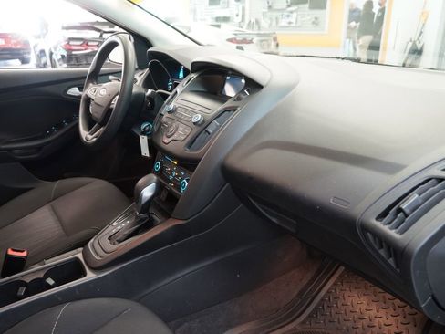 Used 2018 Ford Focus SE FWD image 24