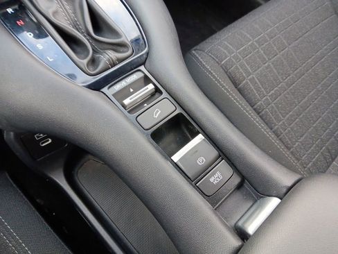 Used 2024 Honda HR-V LX image 19