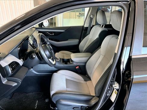 Used 2025 Subaru Outback Premium AWD/4WD image 10