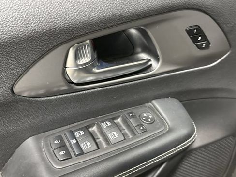 Used 2025 Chrysler Pacifica Select FWD image 20
