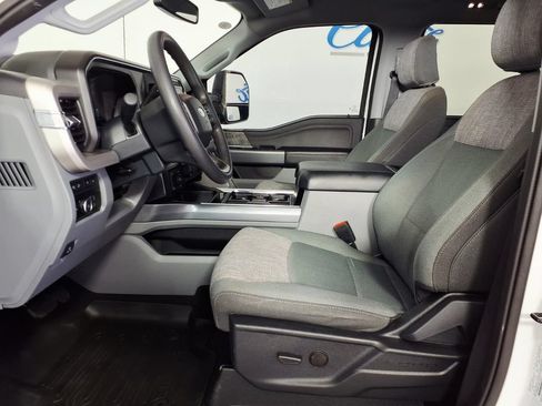 Used 2024 Ford F250 XLT w/ Black Appearance Package AWD/4WD image 8