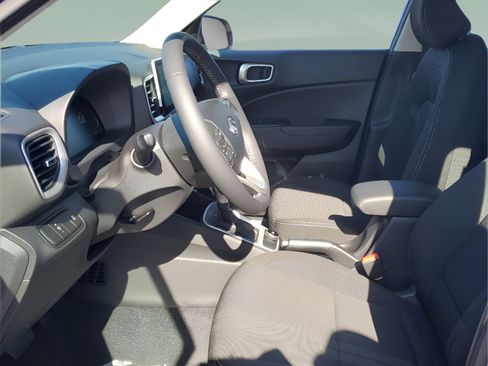 Certified 2025 Hyundai Venue SEL FWD image 16