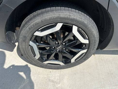 Certified 2024 Kia Telluride S w/ S Sunroof Package AWD/4WD image 9