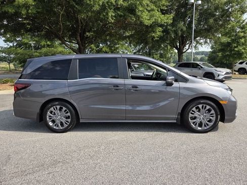 Certified 2026 Honda Odyssey Touring image 8