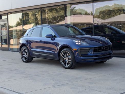 Certified 2026 Porsche Macan AWD/4WD image 7