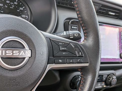 Used 2023 Nissan Kicks SR w/ SR Premium Package FWD image 31