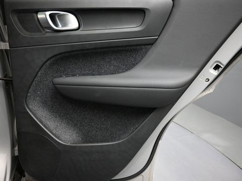 Certified 2025 Volvo XC40 B5 Core image 14