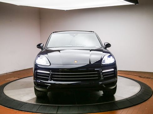 Certified 2023 Porsche Cayenne AWD/4WD image 3