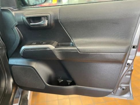 Used 2019 Toyota Tacoma TRD Off-Road image 25