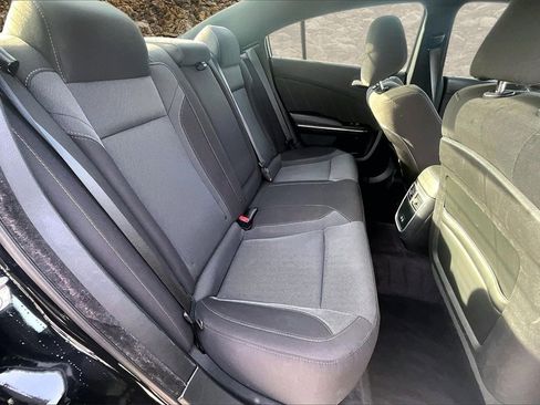 Used 2017 Dodge Charger SXT image 25