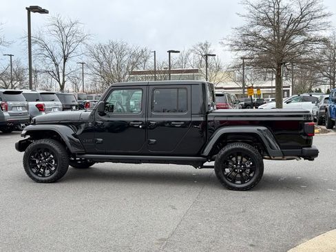 Certified 2025 Jeep Gladiator Sport image 11