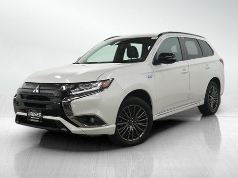 Used 2022 Mitsubishi Outlander LE image 1