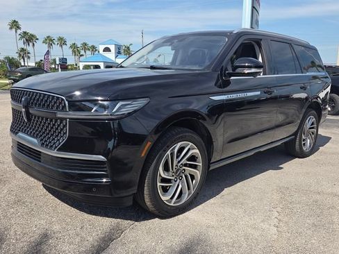 Used 2025 Lincoln Navigator Reserve AWD/4WD image 7