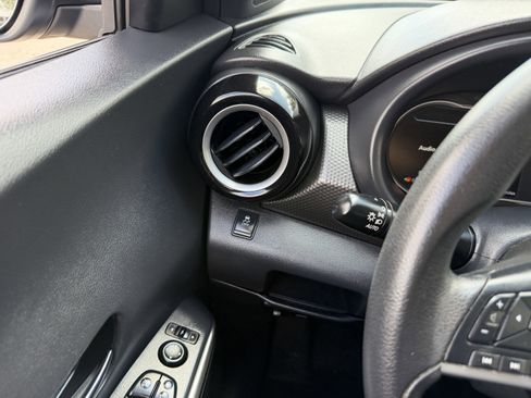 Used 2018 Nissan Kicks SV FWD image 24