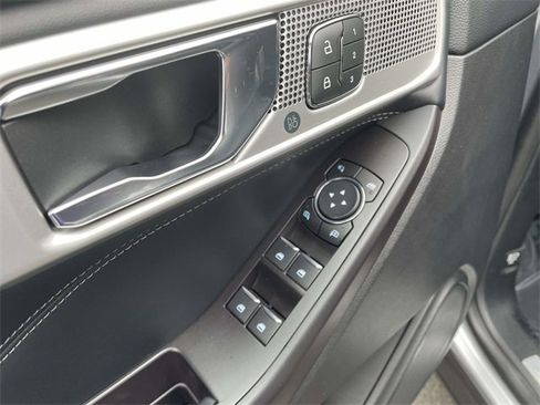 Used 2020 Ford Explorer Limited image 13