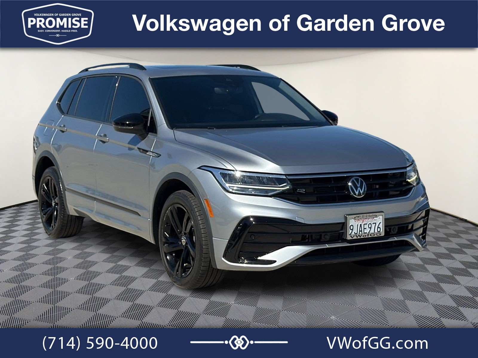 Used 2023 Volkswagen Tiguan SE R-Line FWD image 2