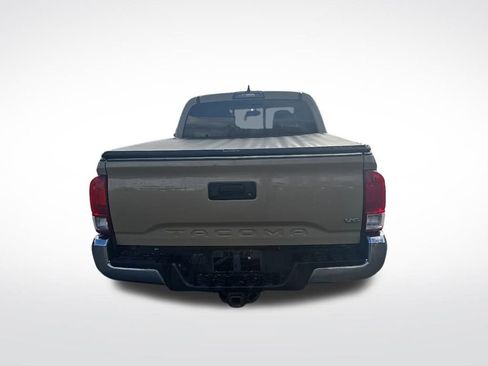 Used 2017 Toyota Tacoma TRD Off-Road image 6