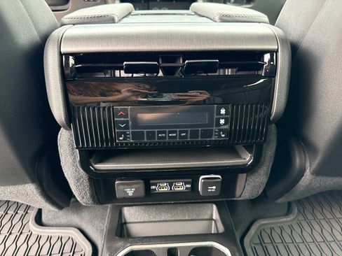 New 2026 Jeep Grand Wagoneer Limited AWD/4WD image 17