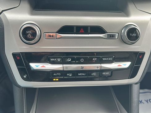 Used 2022 Ford Explorer XLT w/ Equipment Group 202A image 23